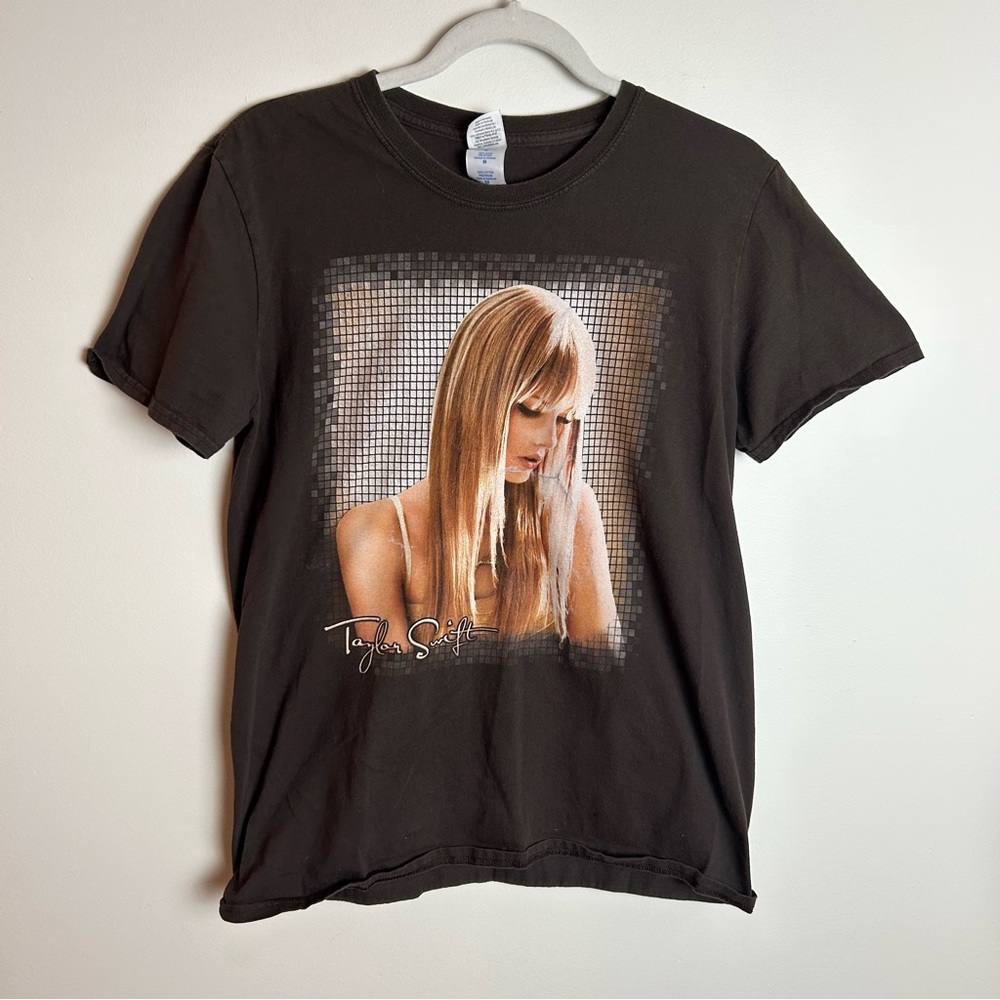 Taylor Swift 2011 Speak Now T Shirt Brown Medium Hard to find